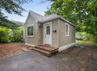 318 Kenwood Dr, Round Lake Park, IL
