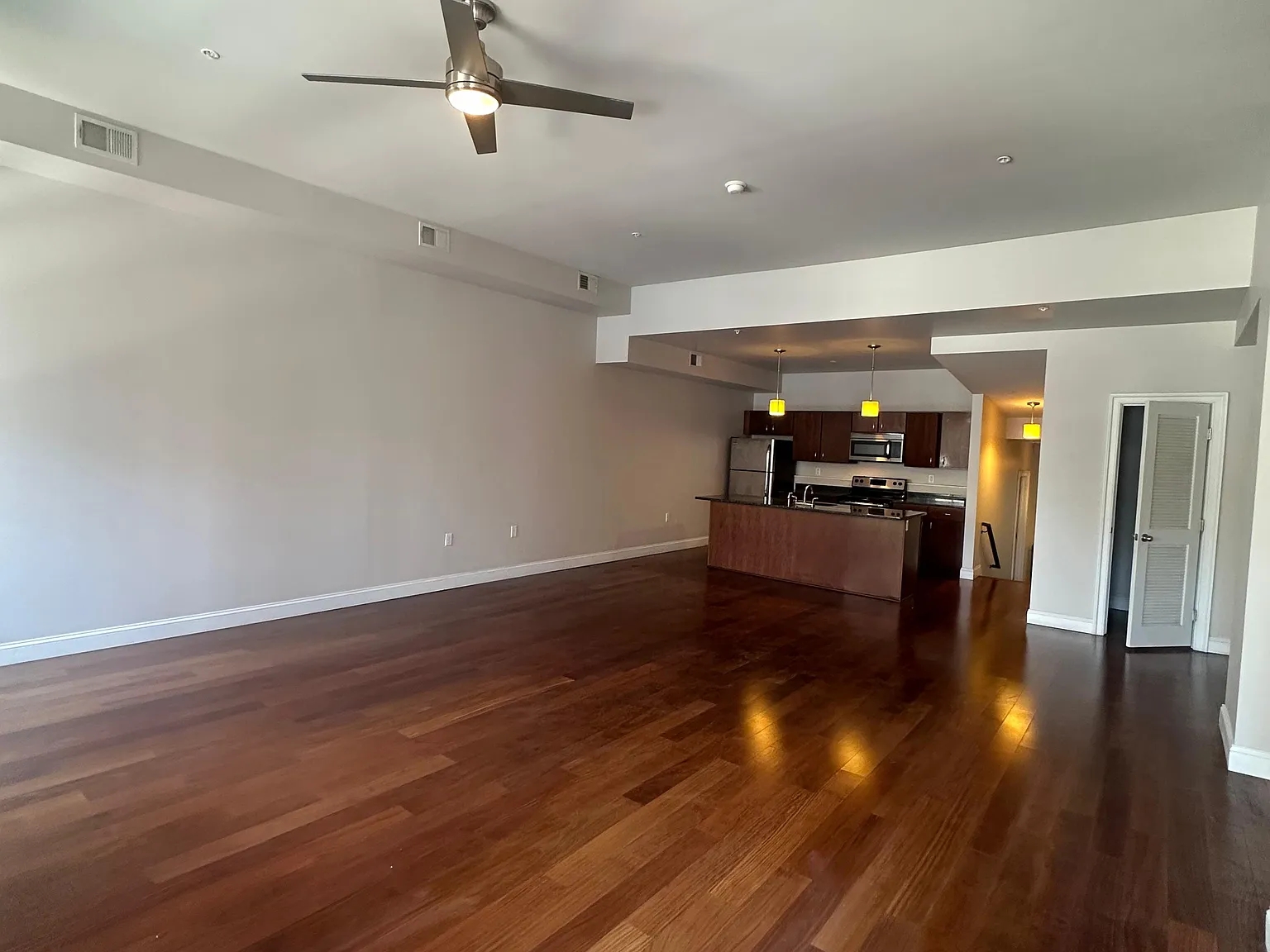 4 bed, 8844 sqft, $3,600 — Photo 3