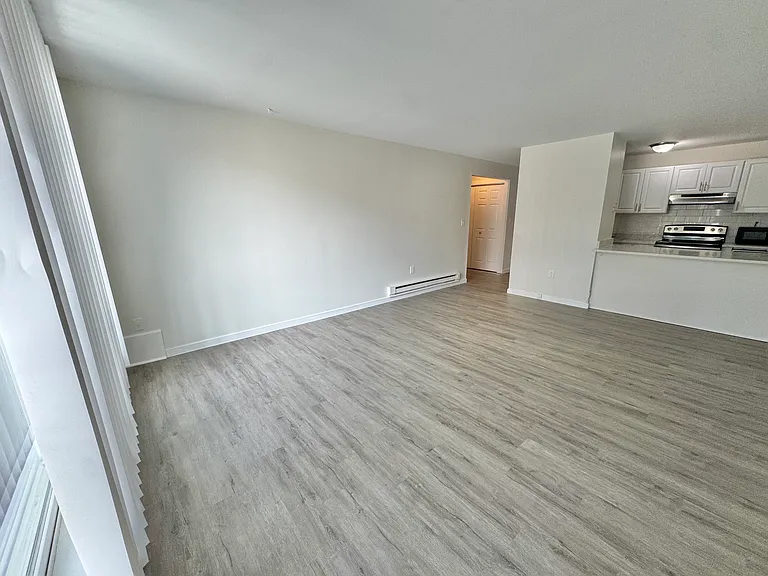 Stamford Commons — Photo 14