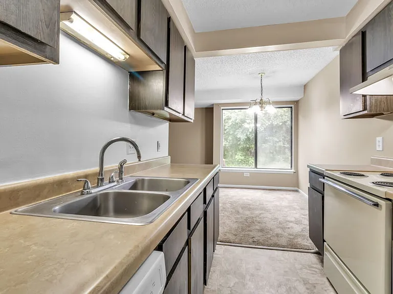 Woodhill Apartments — Photo 24