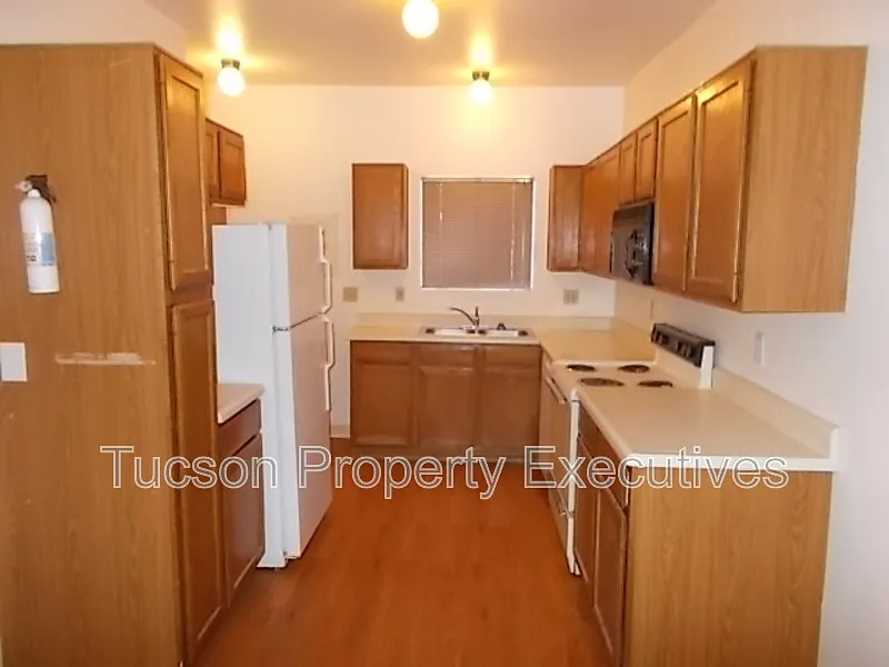 2 bed, 1.0 bath, 700 sqft, $1,000 — Photo 2