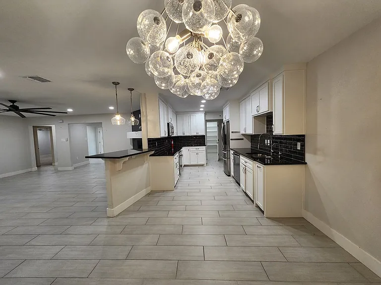 3300 Durant Dr — Photo 23
