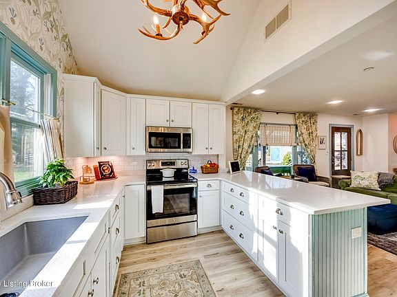 5th image of 219 Wood Rd