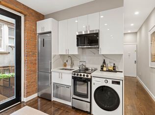 110 E 1st St APT 20, New York, NY 10009