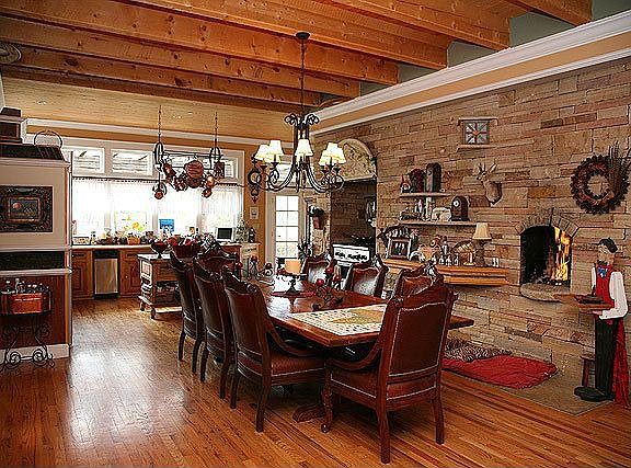 Gorgeous dining room 