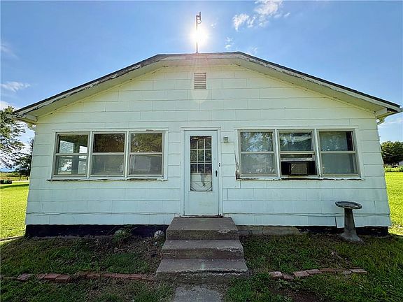 2nd image of 304 Clay St