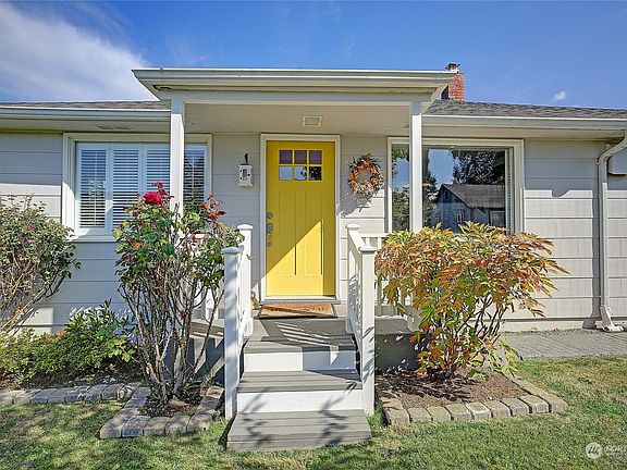 2nd image of 207 Tarragon Avenue