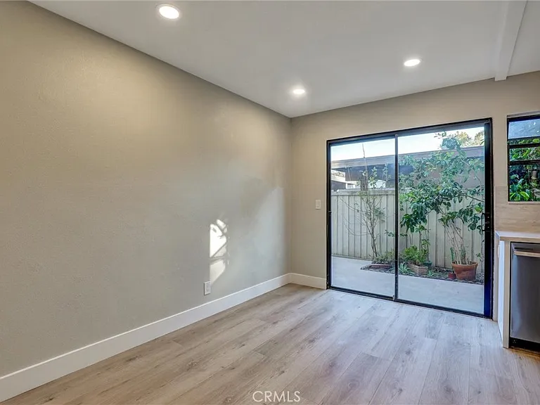 93 Streamwood — Photo 3