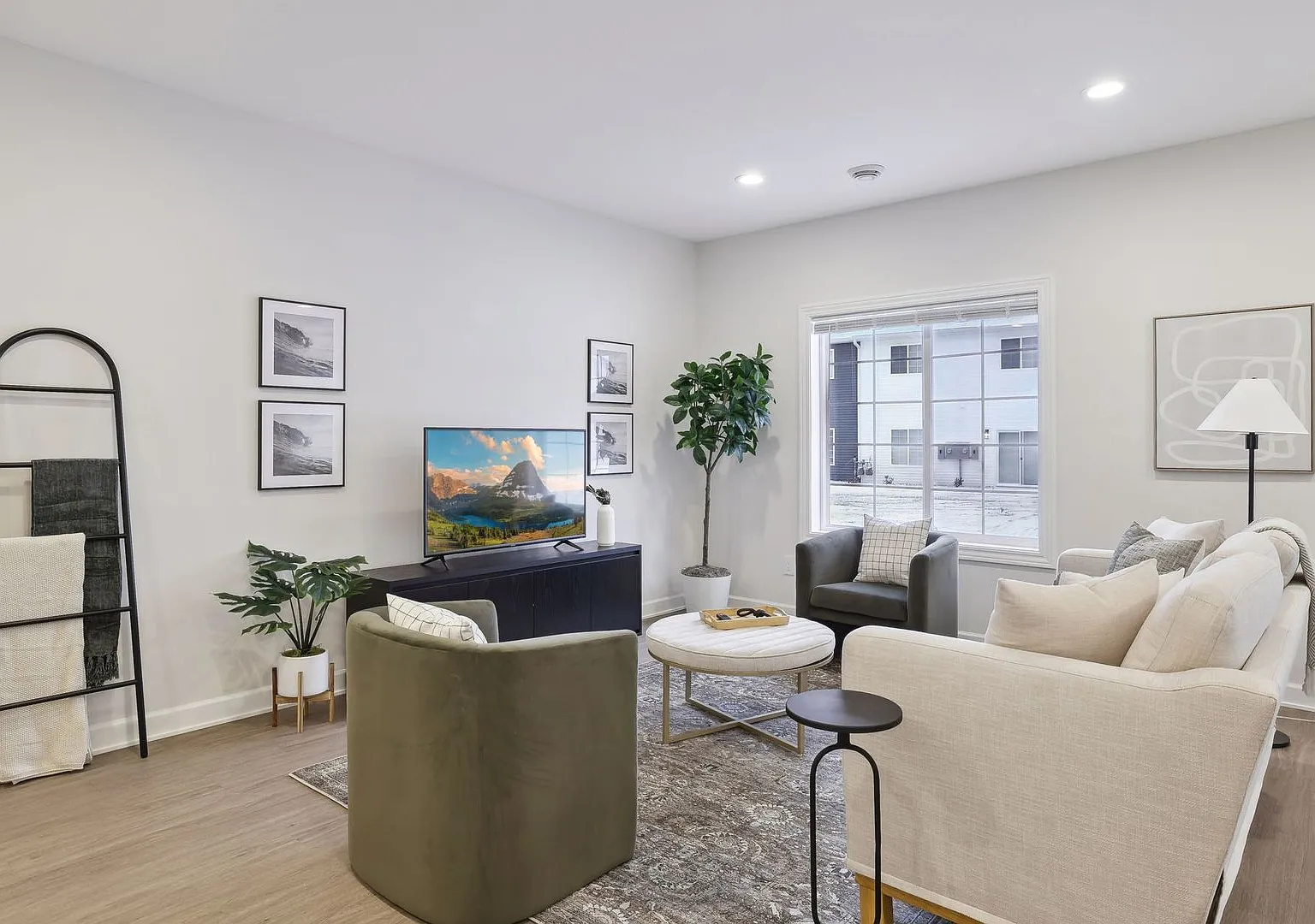 3 Bedroom Town Home — Photo 4