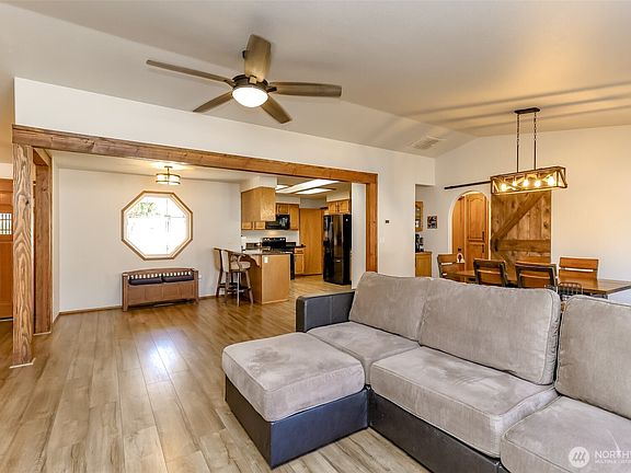 4th image of 9120 Kelly Court NE
