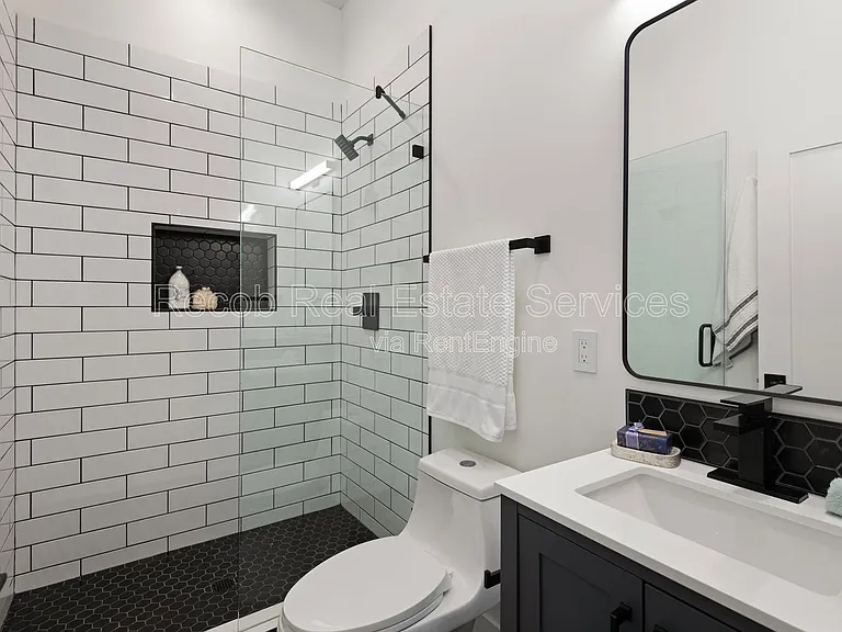 1710 Hanford Dr #3 — Photo 8