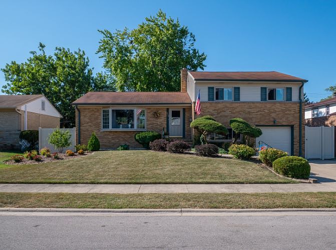 1st image of 906 Sherman Ave