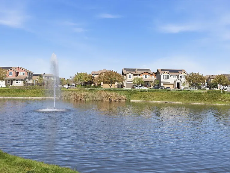 464 Coolcrest Dr — Photo 10