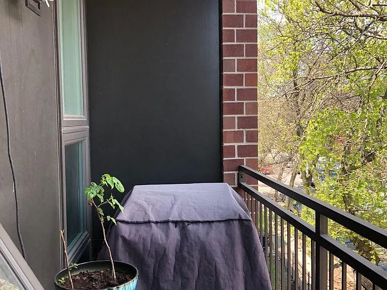 933 W Belle Plaine Ave #305 — Photo 7