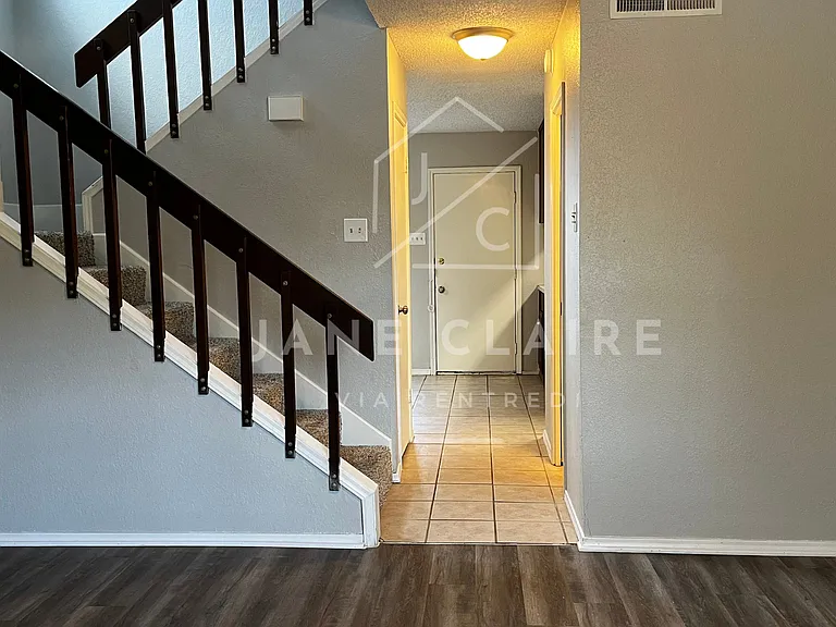 Mill Creek Cir — Photo 3