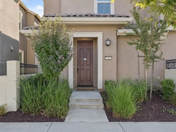 2202 Village Green Dr, Roseville, CA 95747