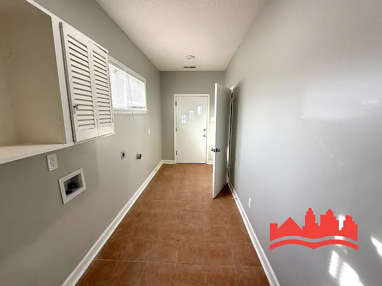 2244 Cypress Cir — Photo 10