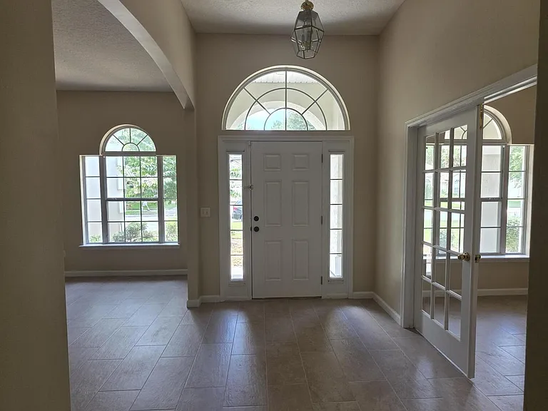 739 Wakemont Dr — Photo 2