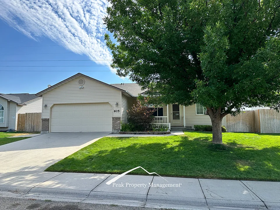 605 W Mulberry Loop