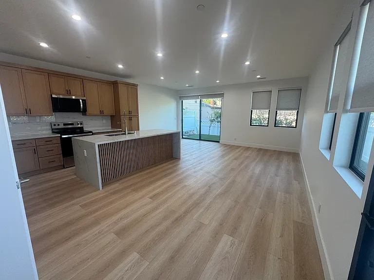 4670 Lakeview Ave — Photo 6