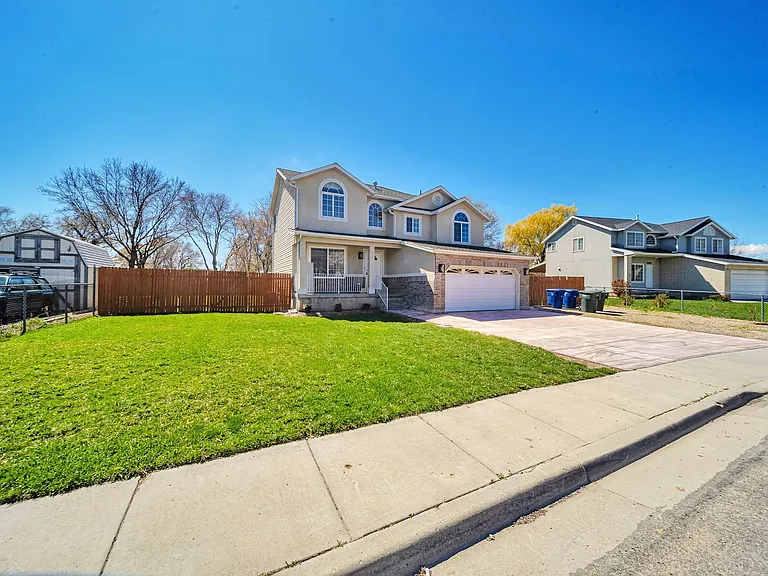 2255 W Red Robin Rd — Photo 3