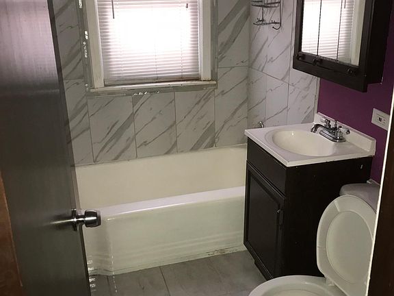 4th image of 129 Parkside Ave #1