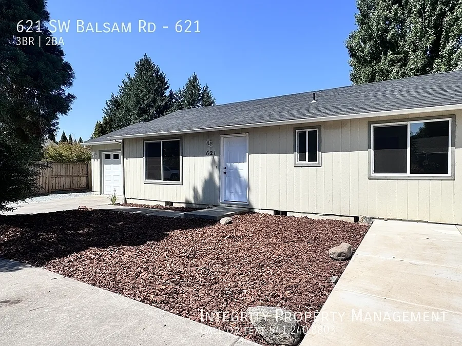 3 bed, 1008 sqft, $1,825 — Photo 3