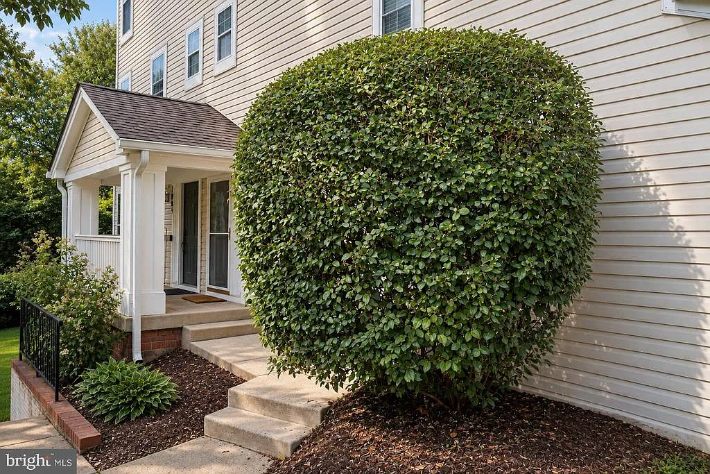 2 bed, 2.5 bath, 1109 sqft, $3,790 — Photo 2