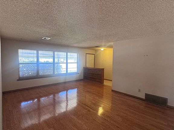 4th image of 812 NW 49th St