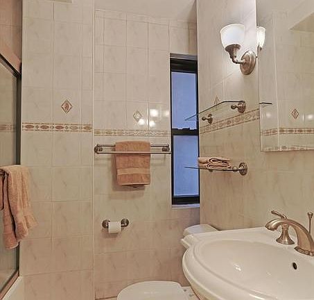 4th image of 235 E 49th St APT 3C