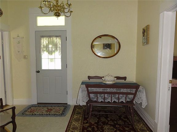 4th image of 303 S Elm St