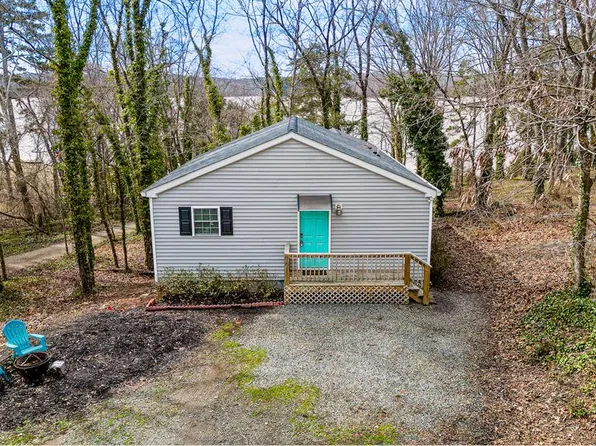 99 Occoneechee Dr W, Clarksville, VA 23927