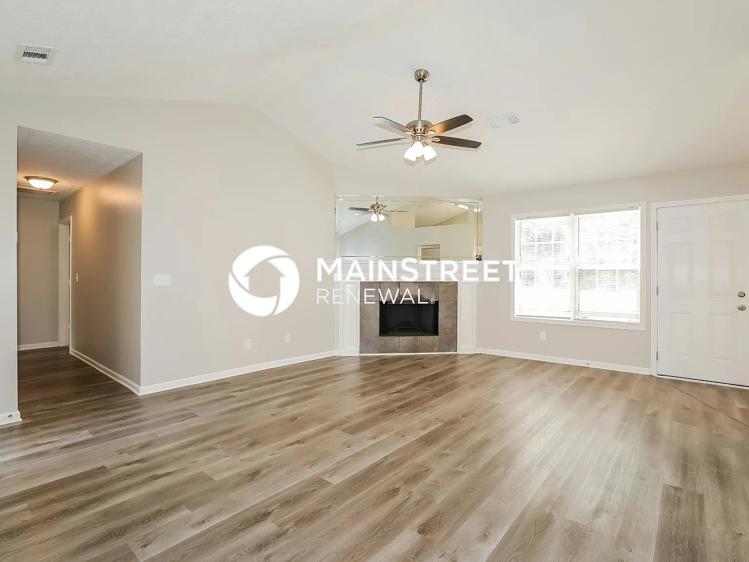 2737 Glendale Dr — Photo 2
