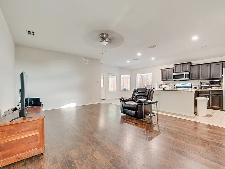 705 Ben Lake Trl — Photo 3