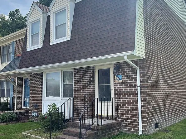 127 Charles Parish Dr, Poquoson, VA 23662