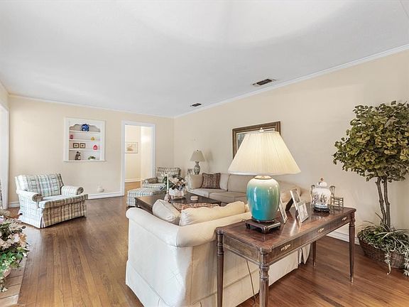 3rd image of 6405 Curzon Ave