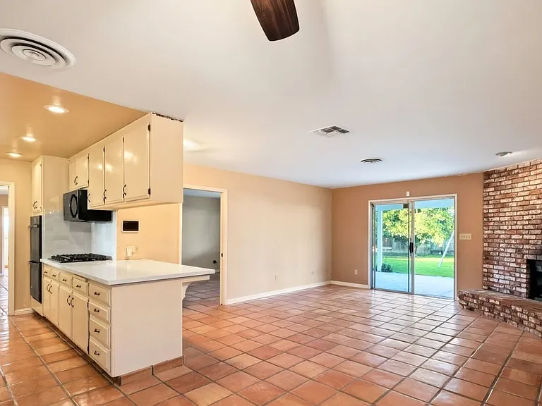 6412 Manchester Ln — Photo 11