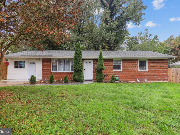 1827 Knoll Dr, Oxon Hill, MD 20745