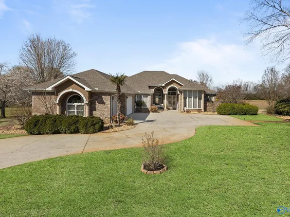 12820 Saint Andrews Dr, Athens, AL 35611