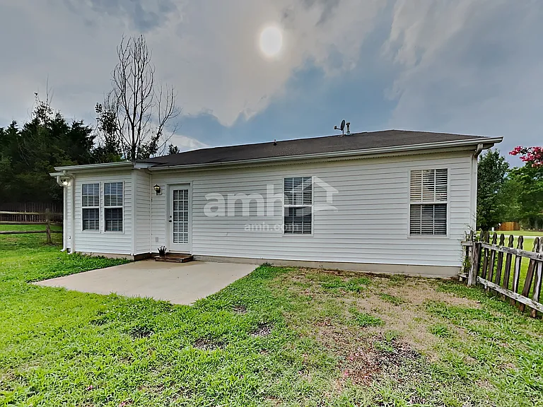 114 Elgin Ln — Photo 21