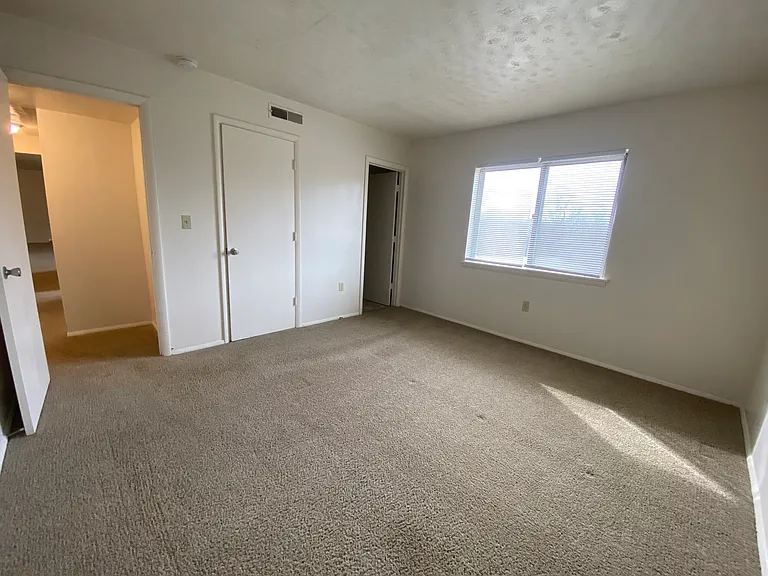 County Green Apartments — Photo 92