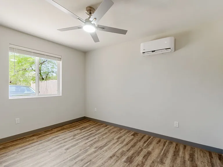 1720 E Edison St — Photo 15