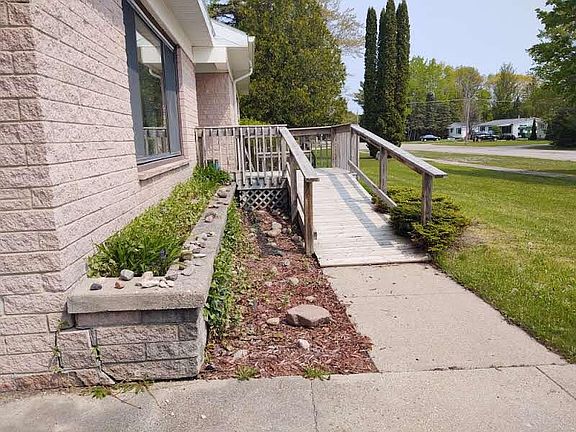 2nd image of 413 Balsam St