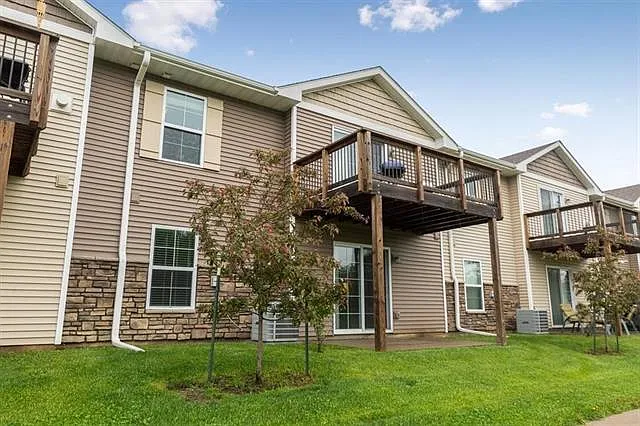 Ashley Pl, North Liberty — Photo 2