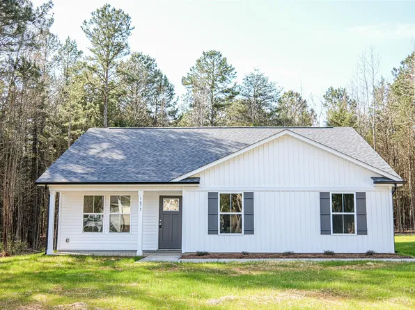 1 Hampton Church Ln, Charlotte, NC 28262