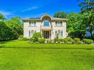 7 Johnstone Rd, Great Neck, NY 11021