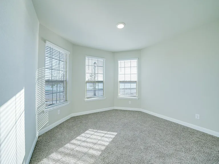 509 Dunmore Dr — Photo 9
