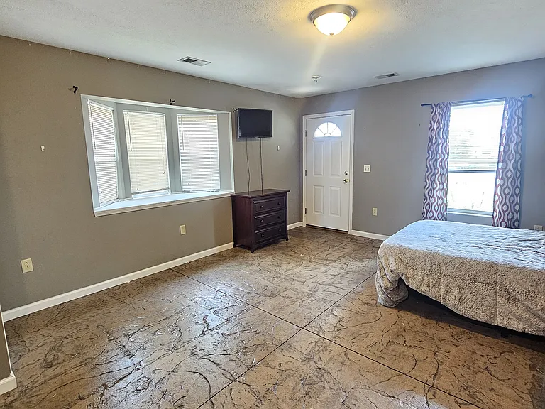 312 W Monroe St #1 — Photo 3