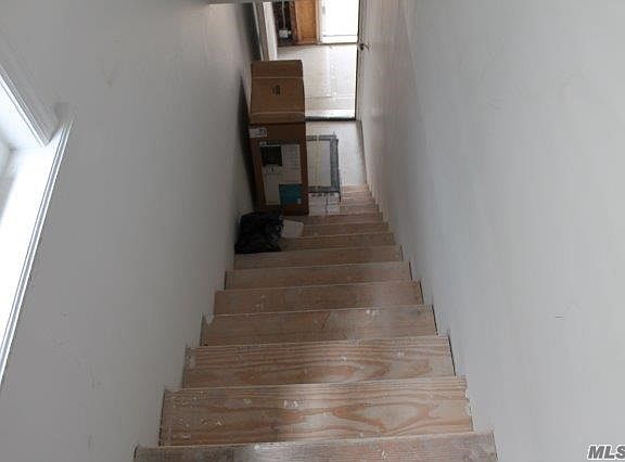 5th image of 1144 Saint Lawrence Ave
