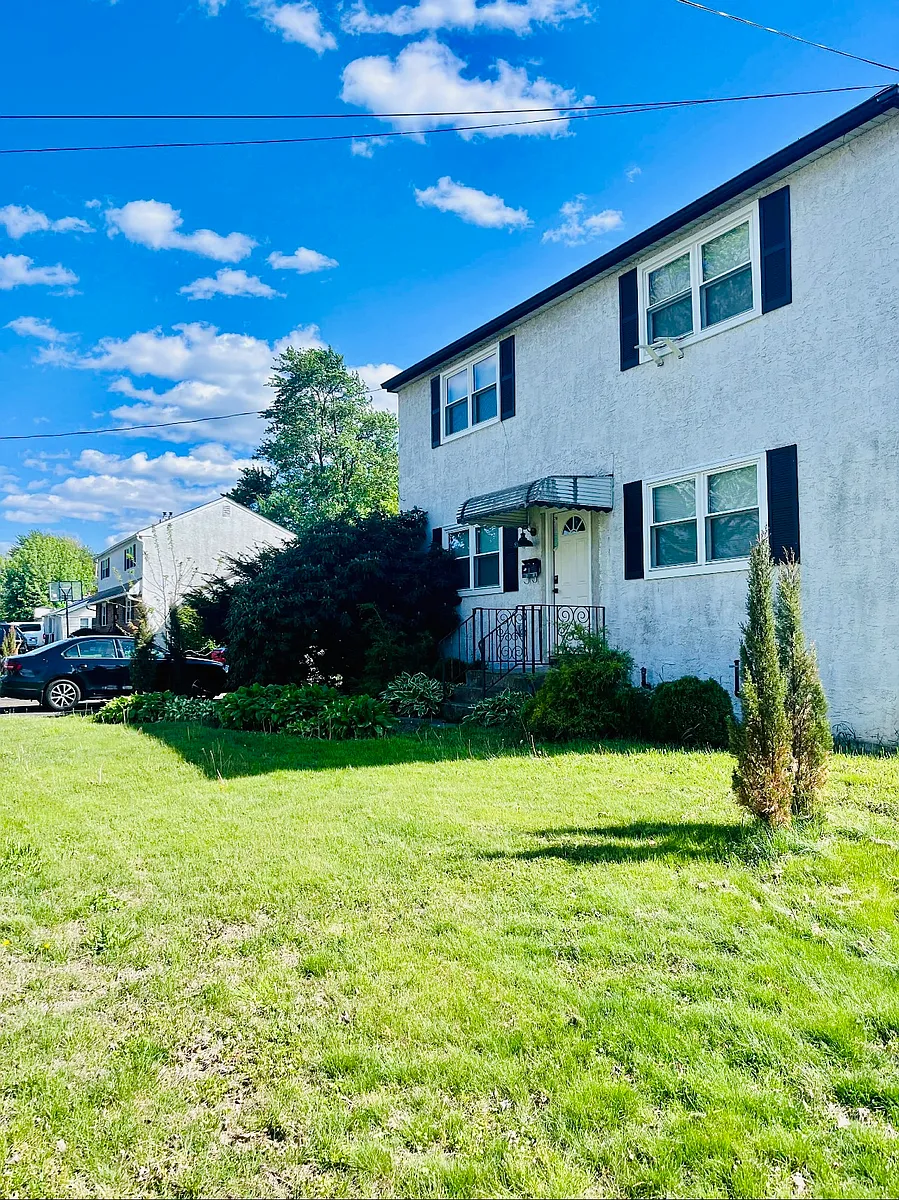 Building Photo - 340 Maple St #A